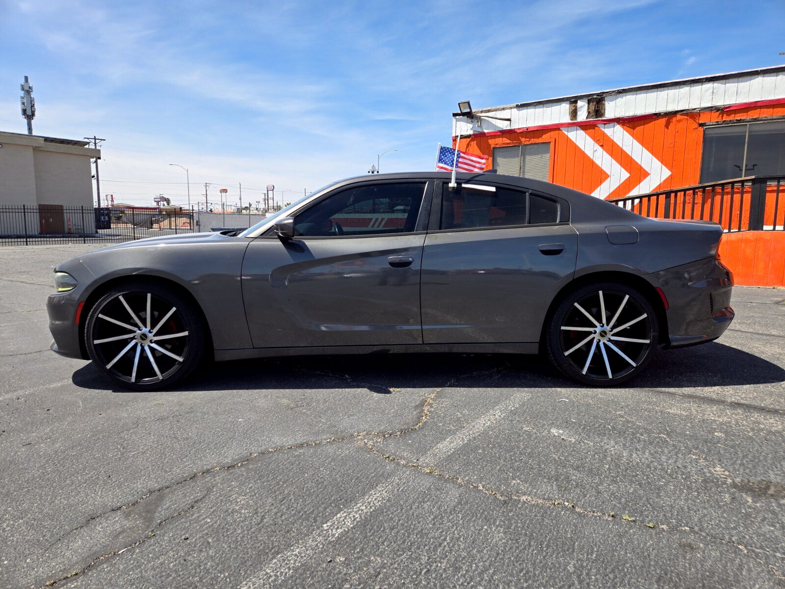 Used 2016 Dodge Charger SXT RWD image 2