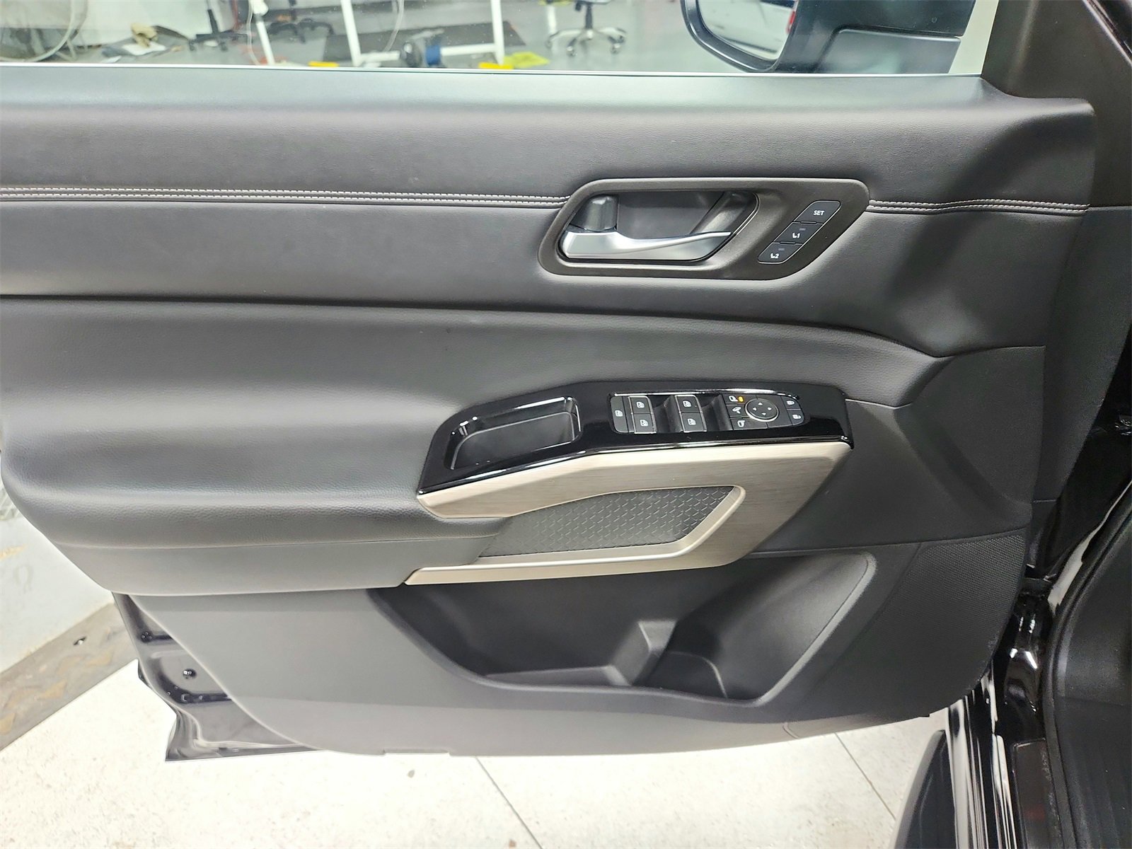 Used 2024 Nissan Pathfinder Platinum w/ Lighting Package (N93) image 36