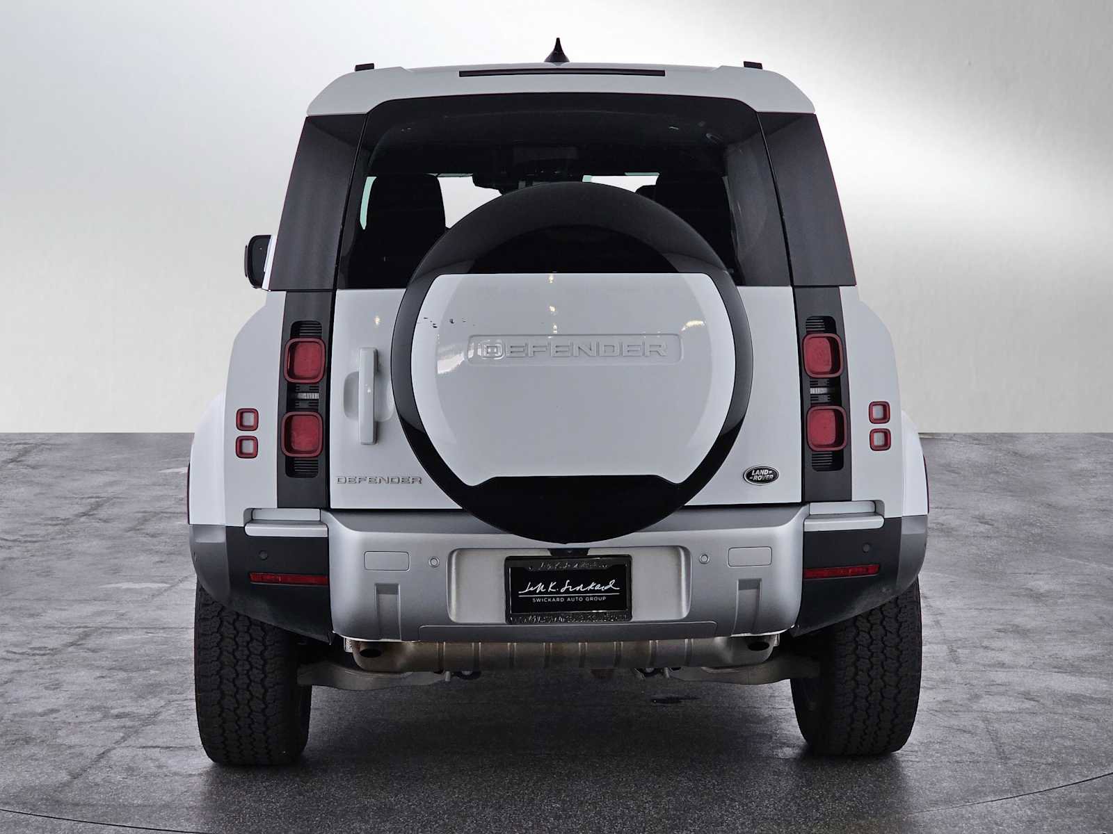 Used 2023 Land Rover Defender 110 S image 4