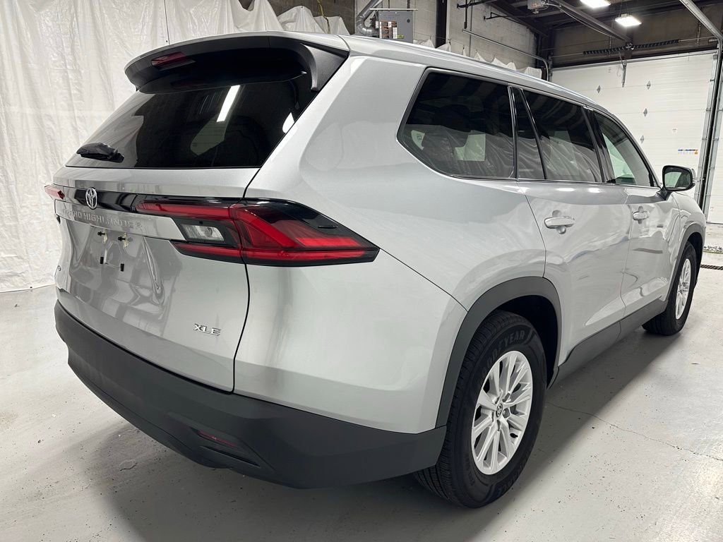 Used 2025 Toyota Grand Highlander AWD image 7