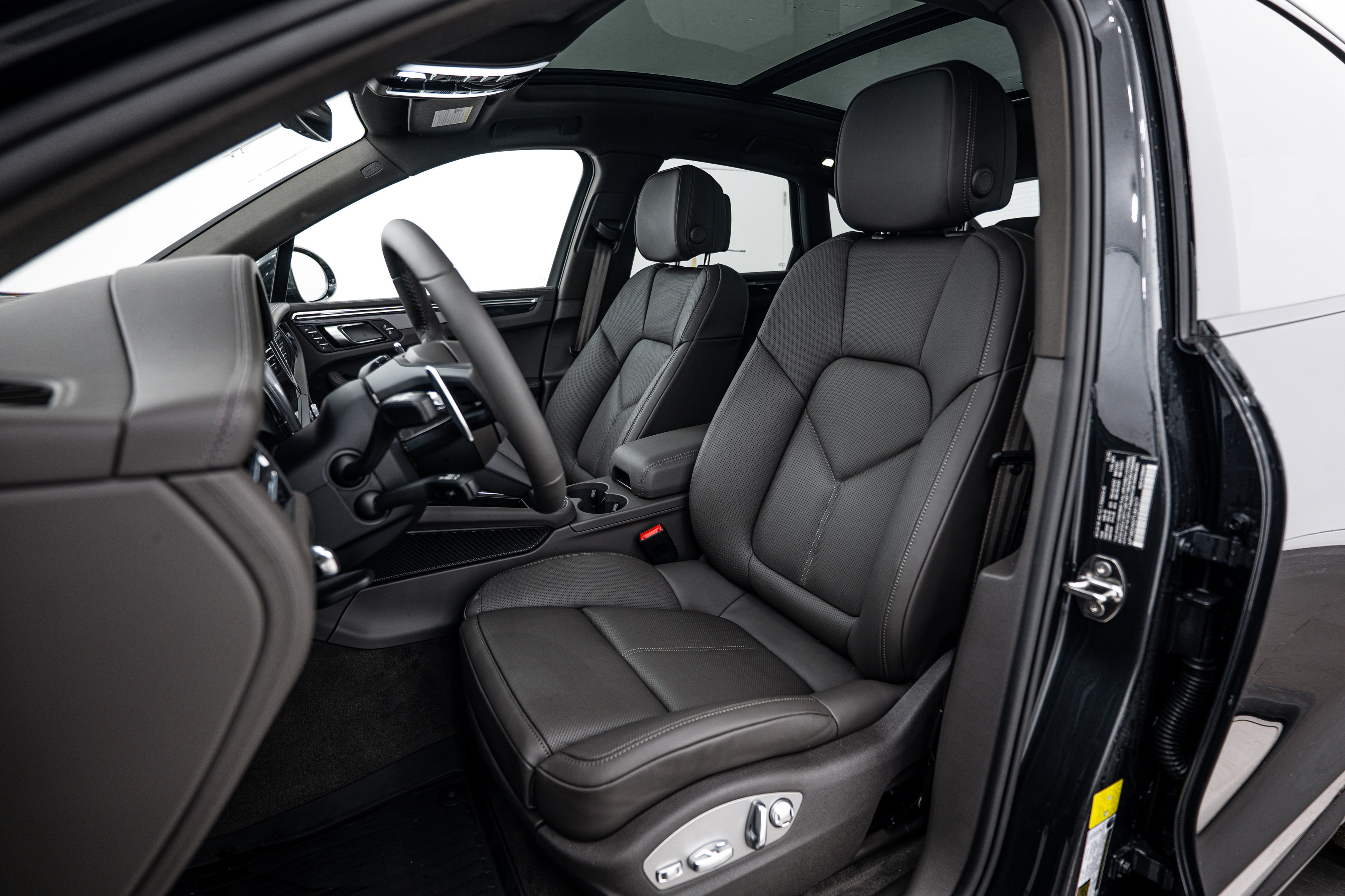 New 2026 Porsche Macan S AWD/4WD image 5