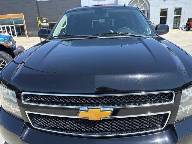 Used 2014 Chevrolet Suburban LS image 16