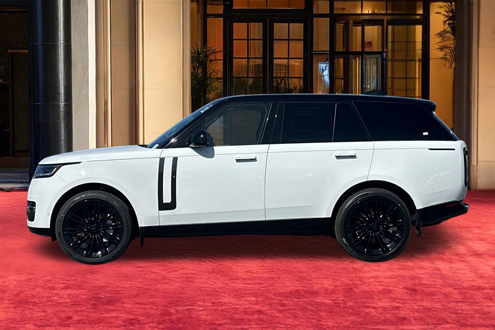New 2026 Land Rover Range Rover SE image 3