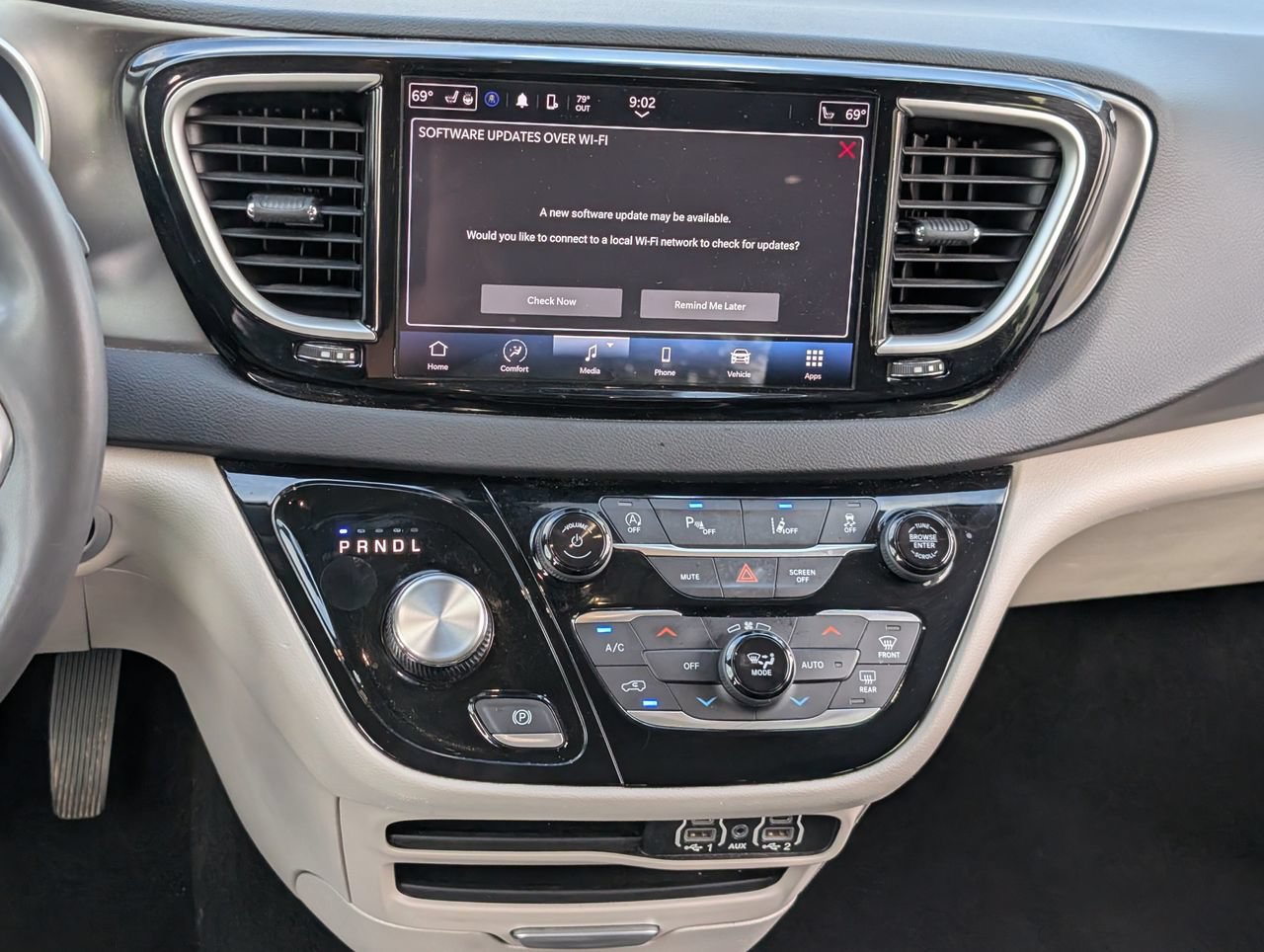 Used 2023 Chrysler Pacifica Touring-L FWD image 12