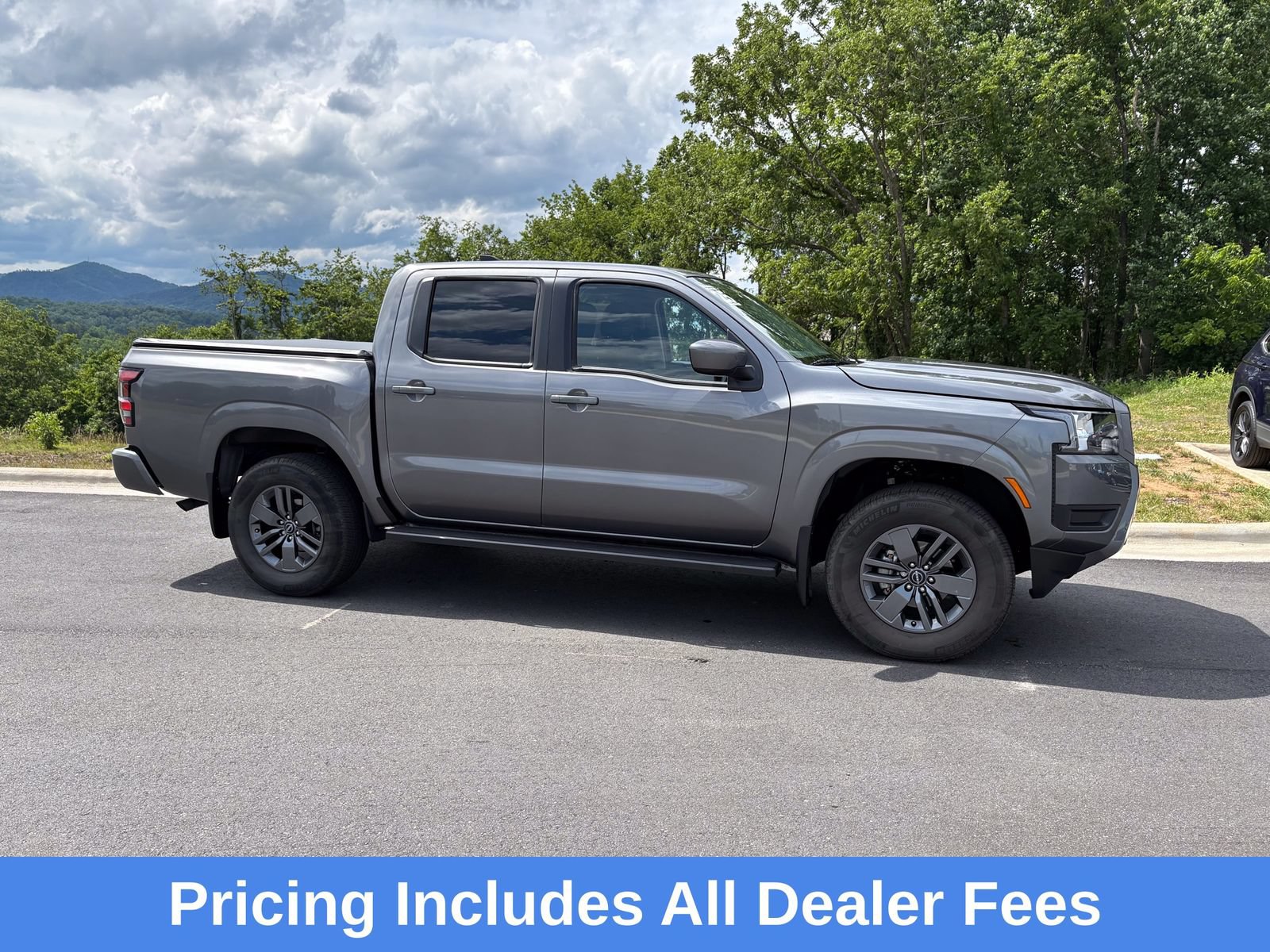 Used 2025 Nissan Frontier SV AWD/4WD image 7