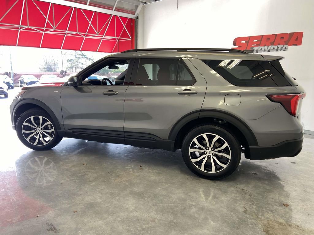 Used 2025 Ford Explorer ST-Line image 6