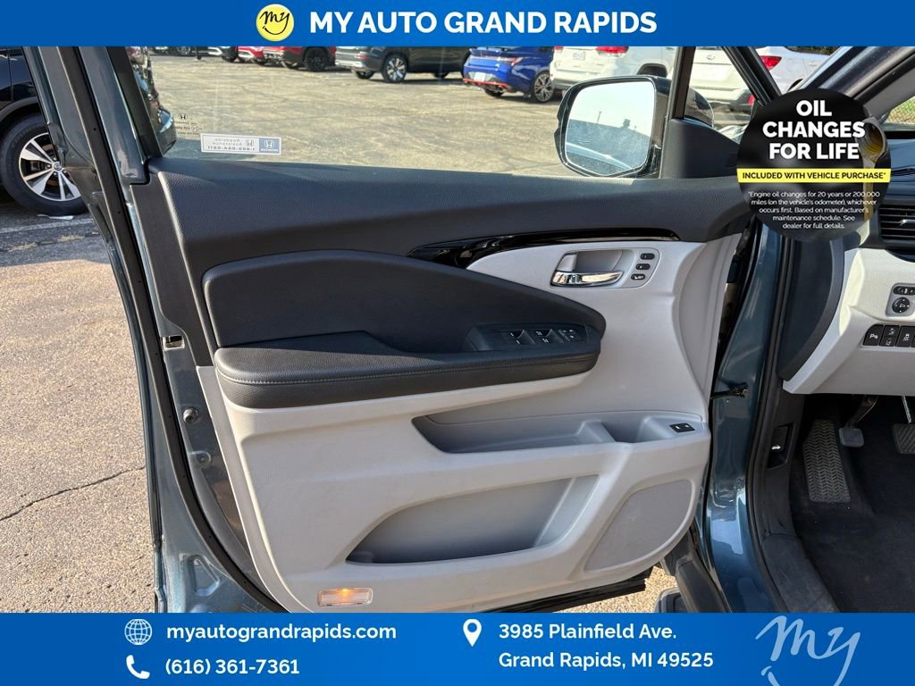Used 2020 Honda Pilot Touring image 11