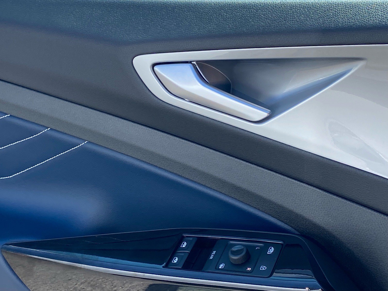 Certified 2025 Volkswagen ID.4 Pro S RWD image 17