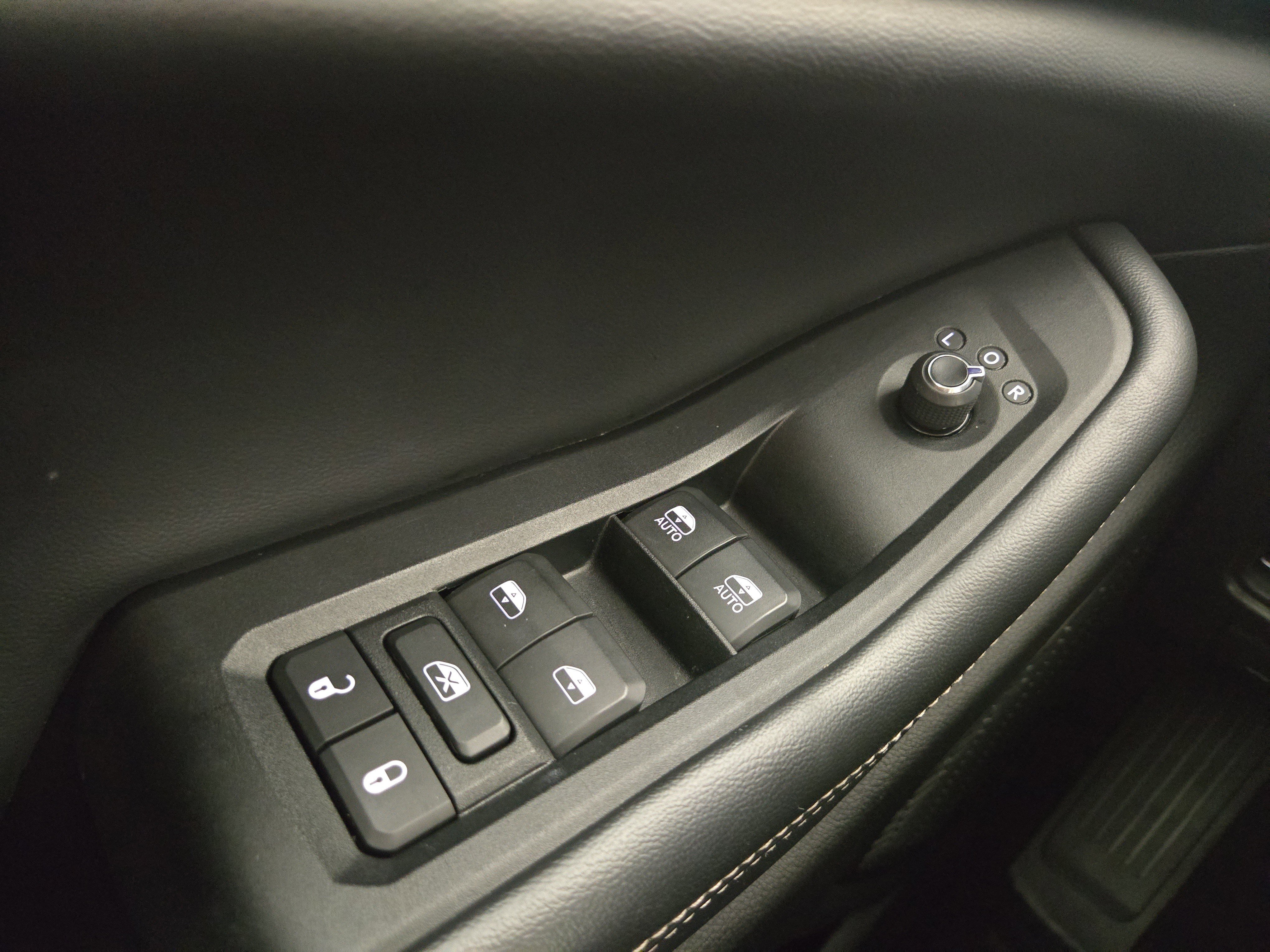 Used 2024 Jeep Grand Cherokee L Laredo image 30