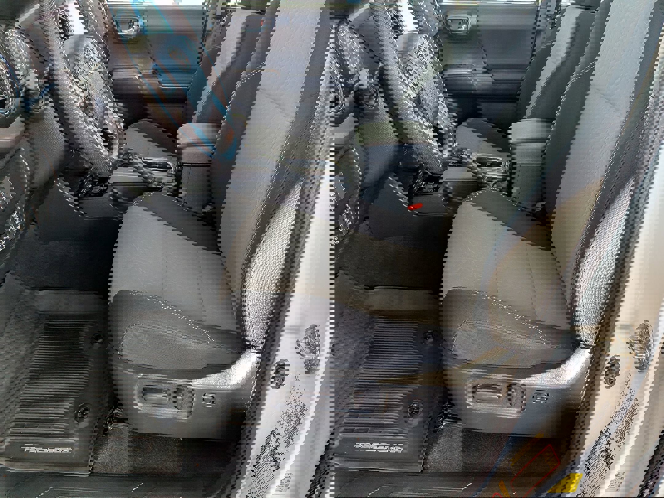 Used 2020 Toyota Tacoma TRD Sport w/ Technology Package image 11