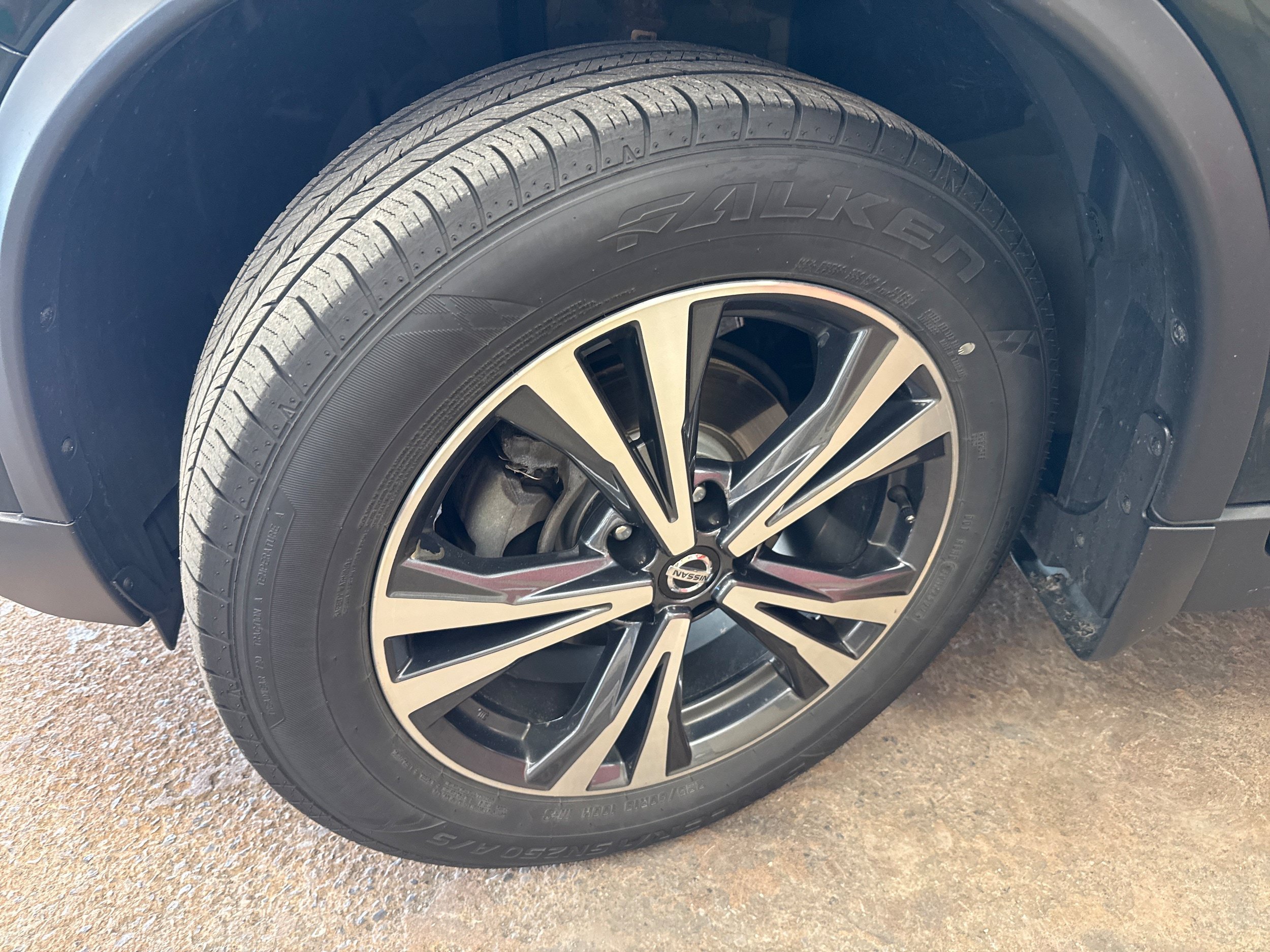 Used 2019 Nissan Rogue SV w/ Premium Package AWD/4WD image 4