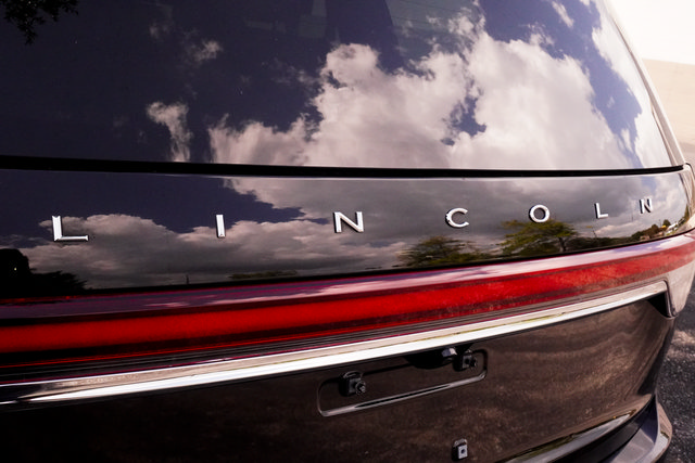 Used 2024 Lincoln Aviator Reserve w/ Equipment Group 201A RWD image 38