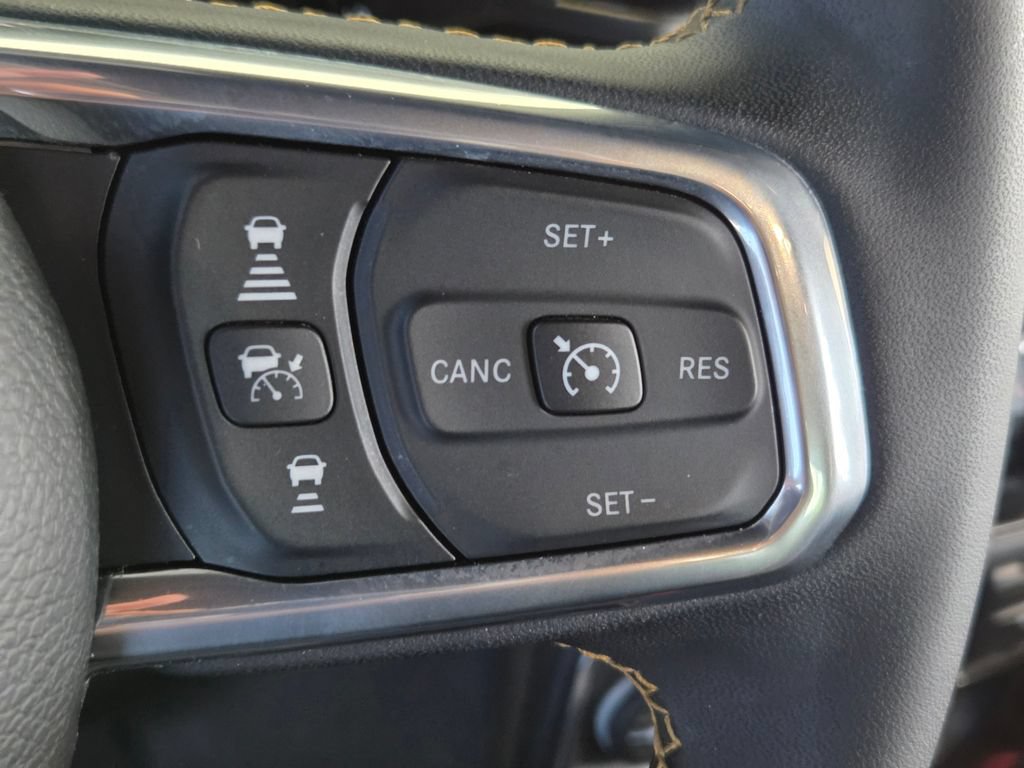 Used 2024 Jeep Wrangler Unlimited Sahara w/ Technology Group AWD/4WD image 36