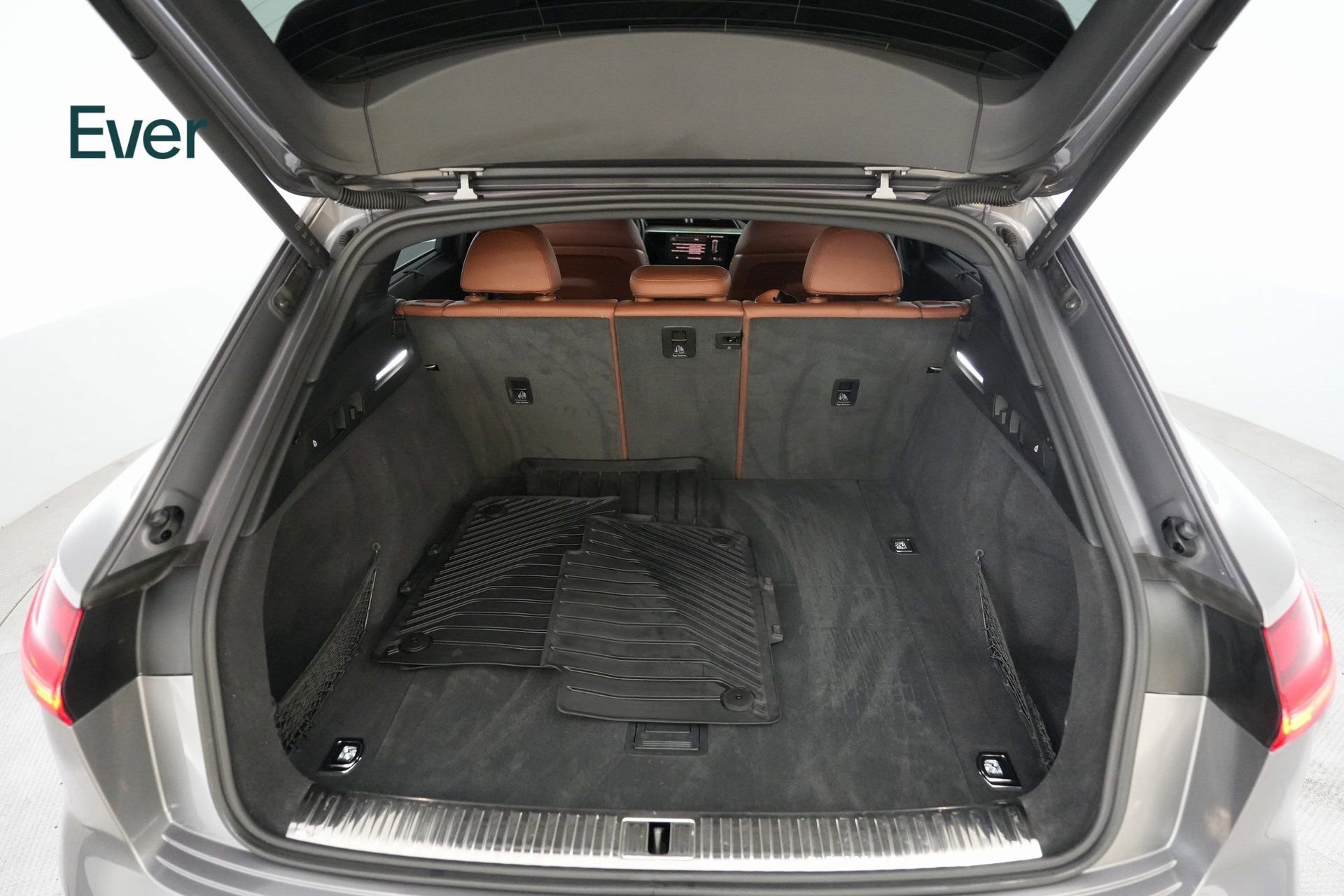 Used 2021 Audi e-tron Prestige w/ Prestige Package image 23