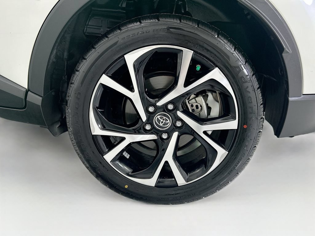 Used 2019 Toyota C-HR XLE FWD image 29