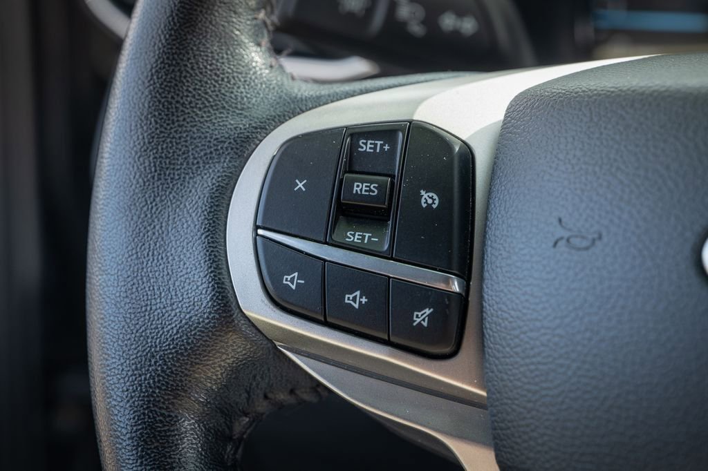 Used 2022 Ford Explorer XLT w/ Equipment Group 202A image 27