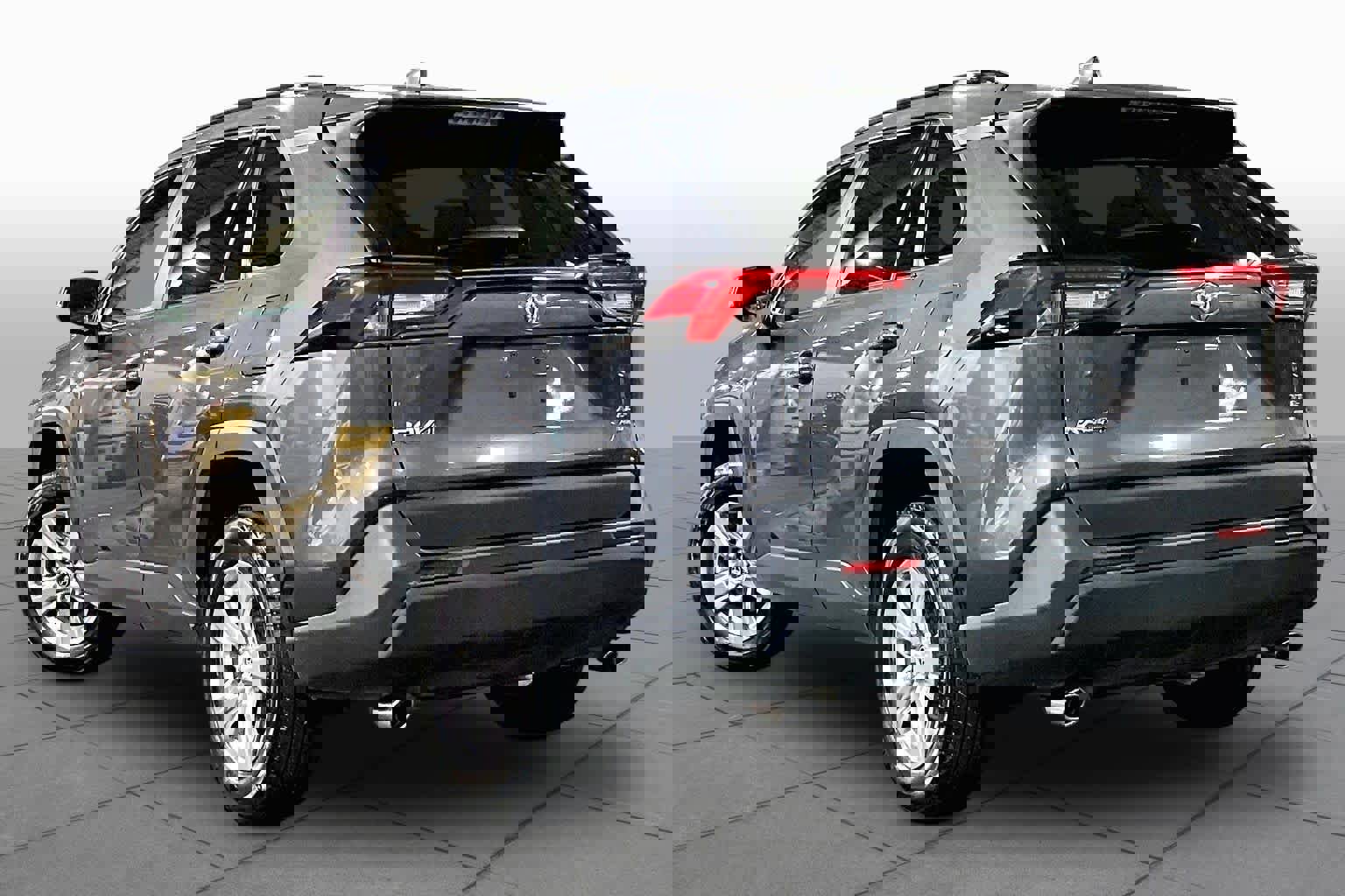 Used 2025 Toyota RAV4 XLE AWD/4WD image 12