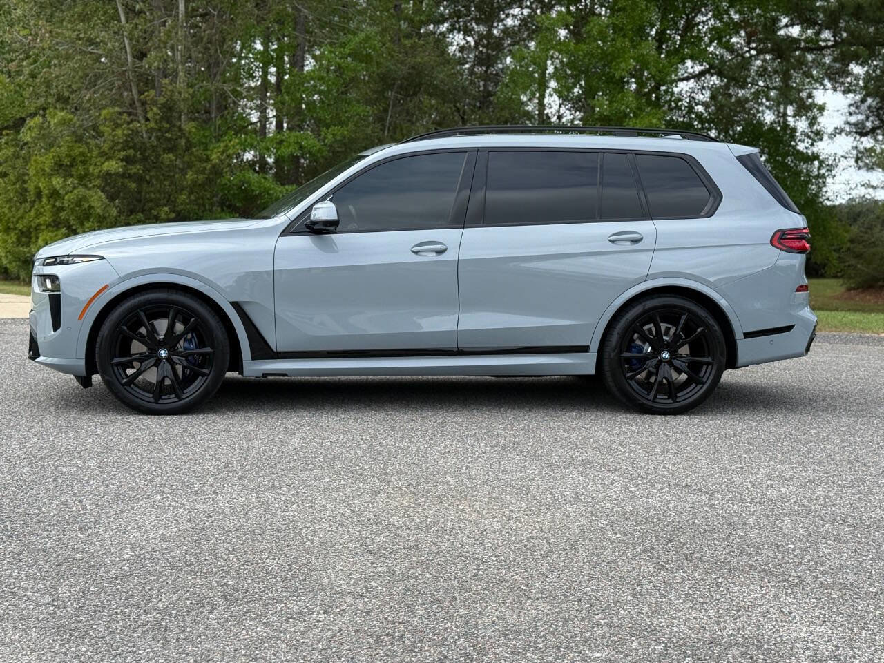 Used 2024 BMW X7 xDrive40i w/ Executive Package image 2