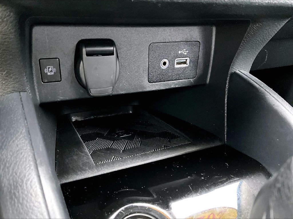 Used 2025 Nissan Versa SV FWD image 27