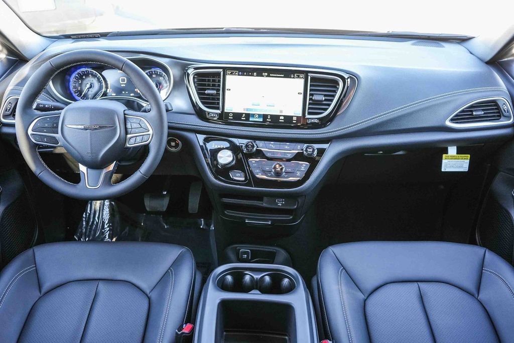 New 2026 Chrysler Pacifica Select image 12