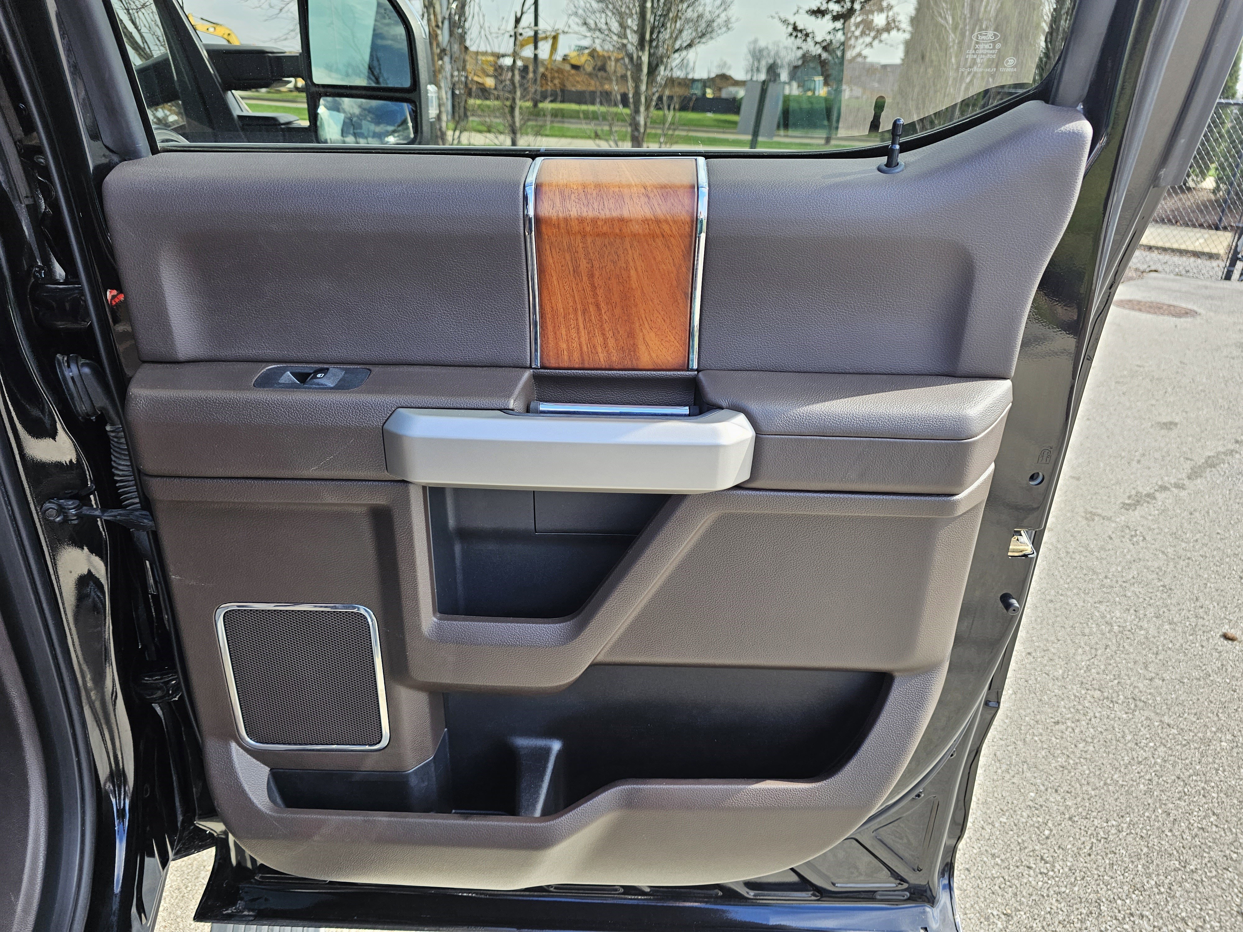 Used 2017 Ford F250 King Ranch w/ King Ranch Ultimate Package image 31