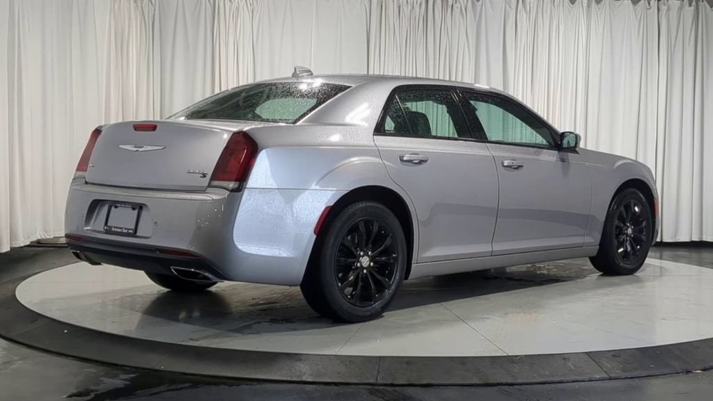 Used 2018 Chrysler 300 S w/ 300S Premium Group AWD/4WD image 10