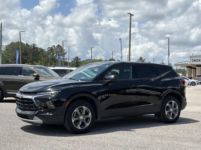 Used 2025 Chevrolet Blazer LT FWD image 11