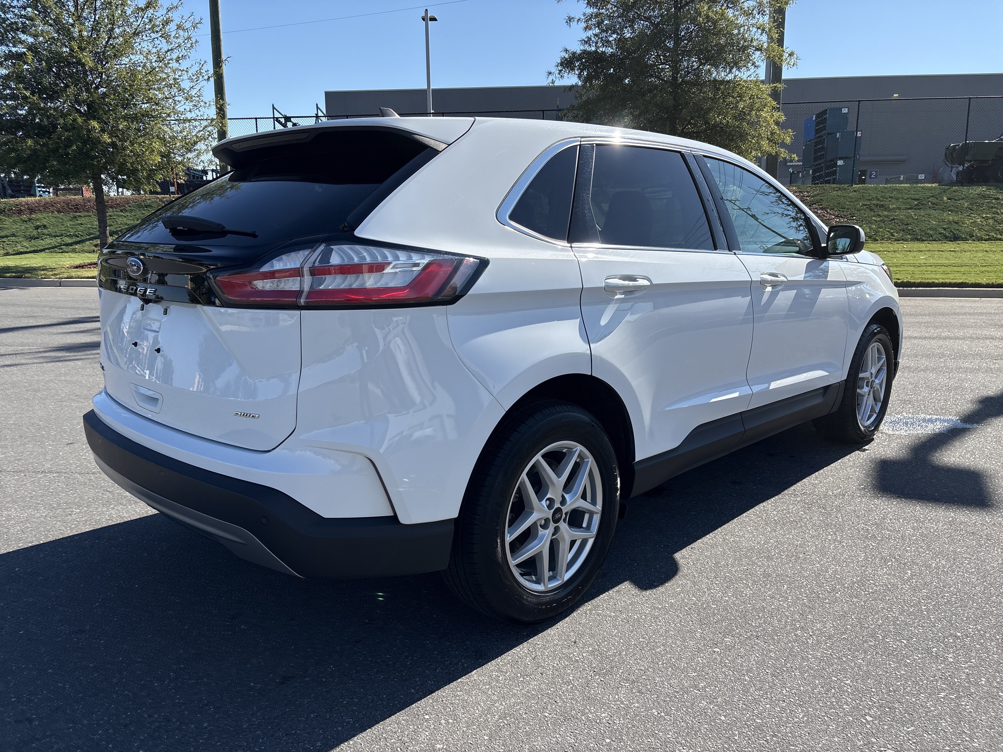 Used 2024 Ford Edge SEL AWD/4WD image 9