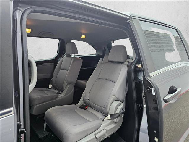 Used 2019 Honda Odyssey LX image 16