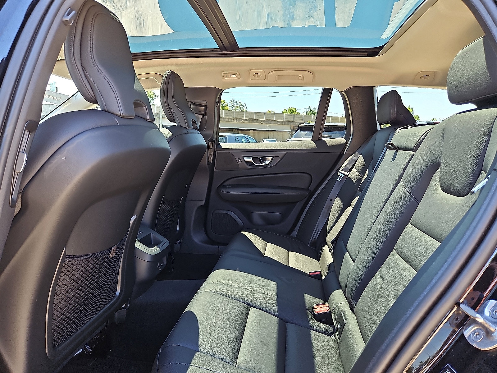 Certified 2024 Volvo V60 B5 Cross Country Plus image 10