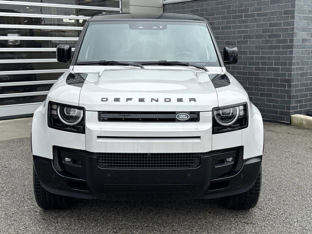 New 2026 Land Rover Defender 130 X-Dynamic SE image 2