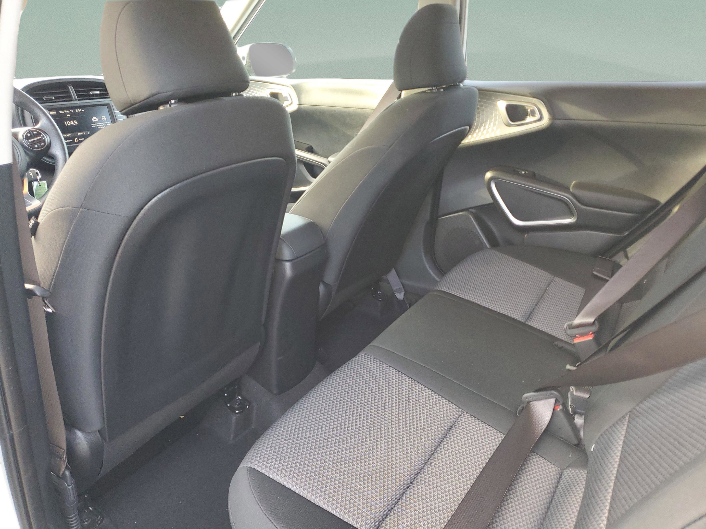 Certified 2025 Kia Soul LX w/ LX Technology Package FWD image 6