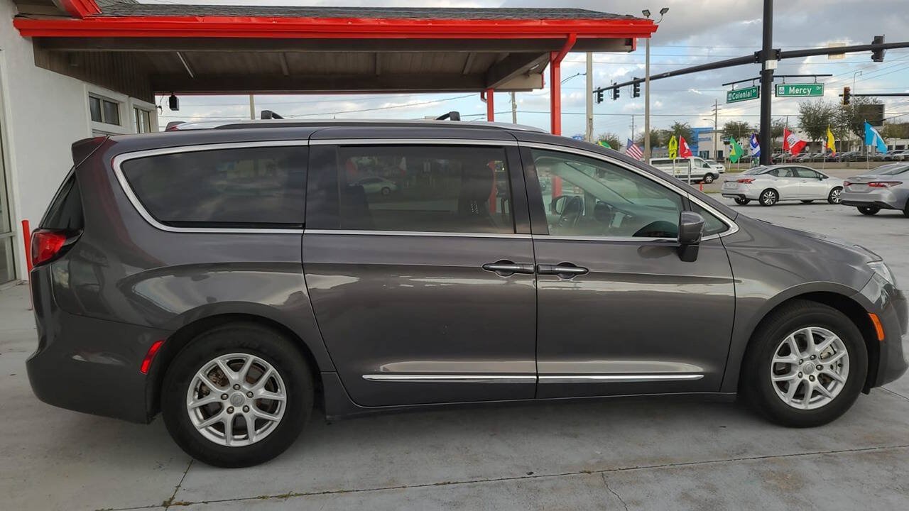 Used 2020 Chrysler Pacifica Touring-L w/ Advanced Safetytec Group FWD image 7