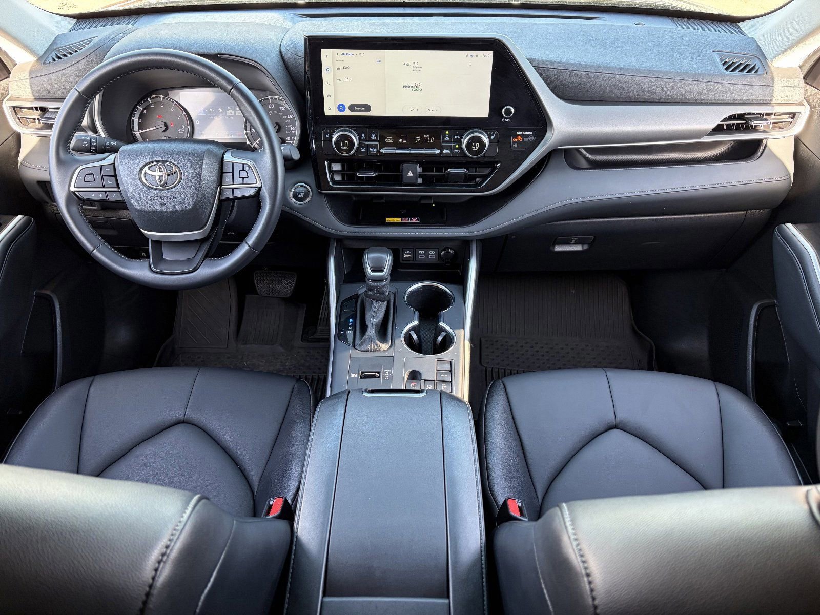 Used 2025 Toyota Highlander XLE FWD image 16