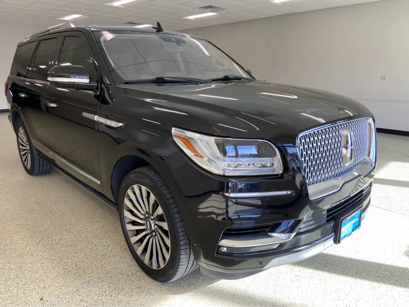 Used 2019 Lincoln Navigator Reserve image 3
