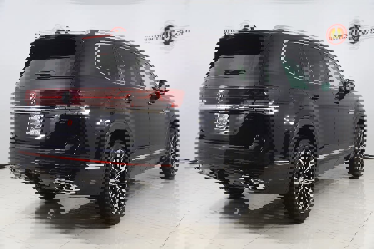 Used 2024 Volkswagen Atlas SEL Premium R-Line image 3