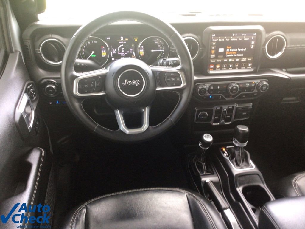 Used 2022 Jeep Wrangler Unlimited Sahara w/ Cold Weather Group image 18