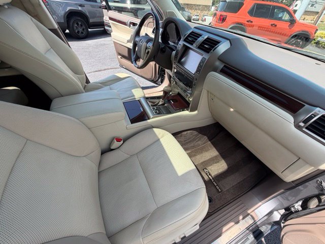Used 2019 Lexus GX 460 Premium w/ Premium Package AWD/4WD image 13