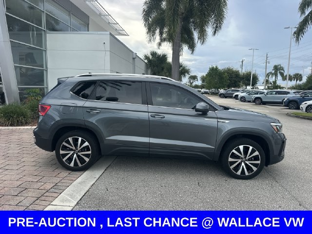 Certified 2023 Volkswagen Taos SE w/ Panoramic Sunroof Package FWD image 5