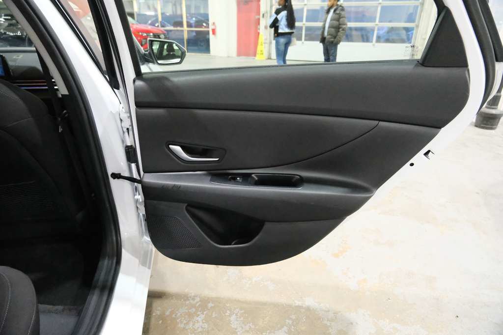 Used 2025 Hyundai Elantra SEL FWD image 24