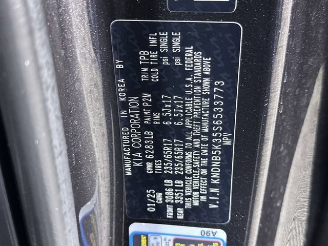 Used 2025 Kia Carnival FWD image 35