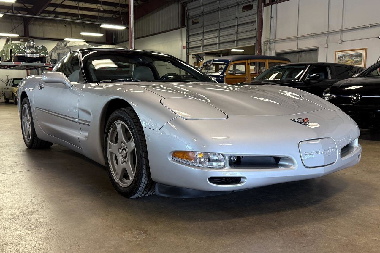 Used 1997 Chevrolet Corvette Coupe w/ Memory Pkg RWD image 1