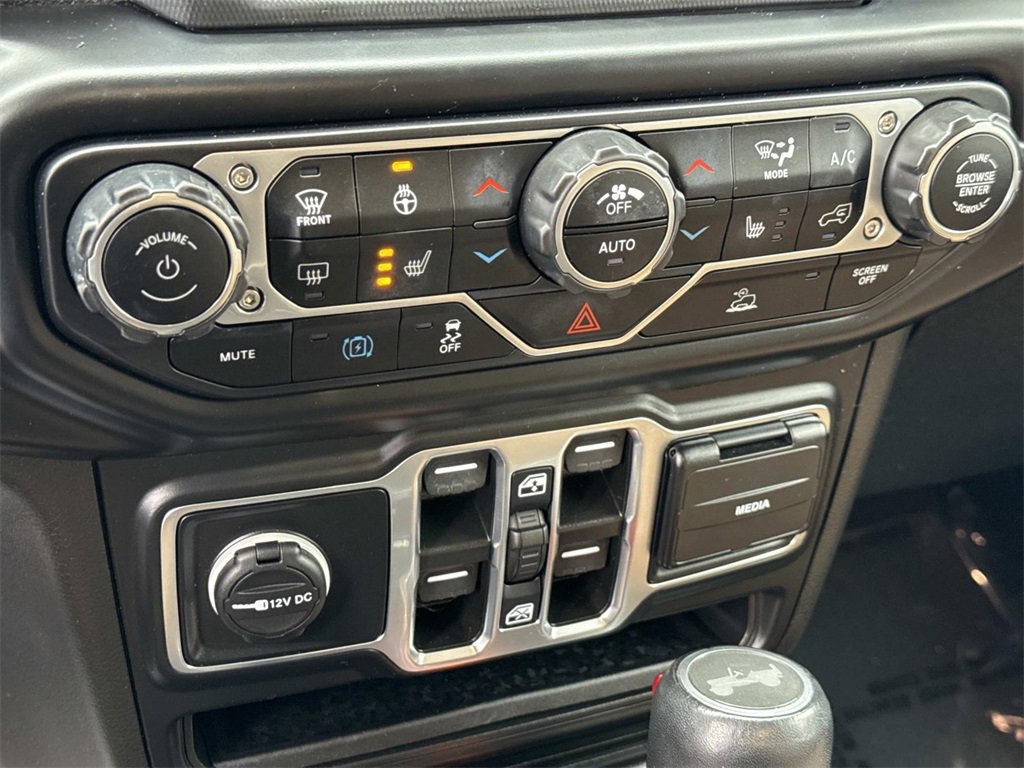 Used 2022 Jeep Wrangler Unlimited Sahara w/ Cold Weather Group image 5