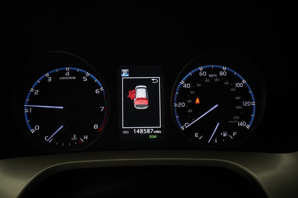 Used 2018 Toyota RAV4 XLE AWD/4WD image 2