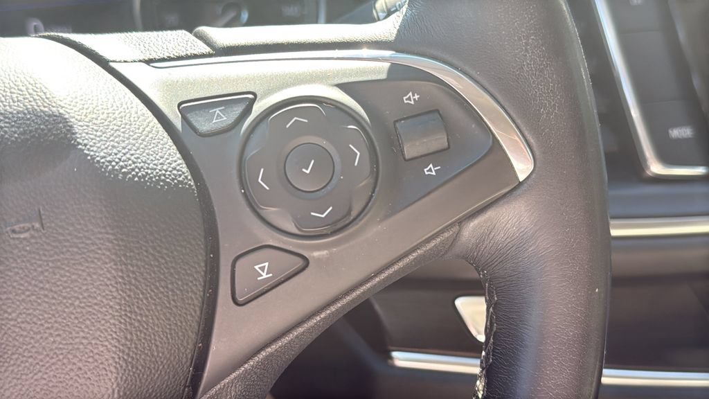 Used 2020 Buick Enclave Premium w/ Surround and Sites Package FWD image 17