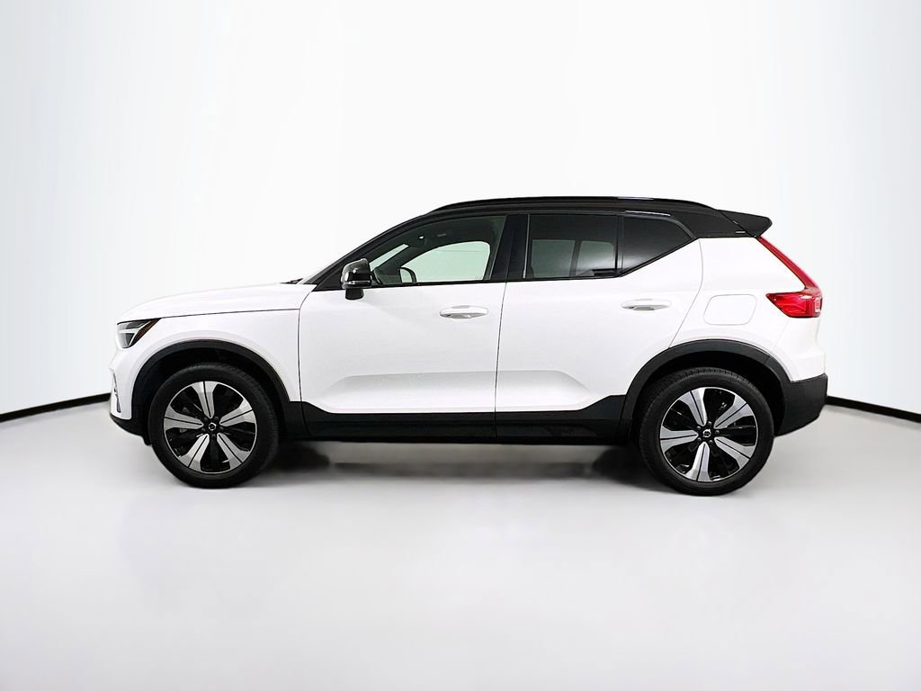 Used 2023 Volvo XC40 Recharge Core image 4