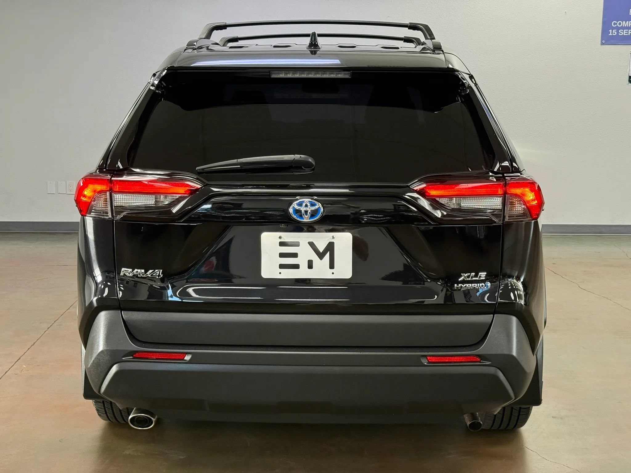 Used 2019 Toyota RAV4 XLE AWD/4WD image 6