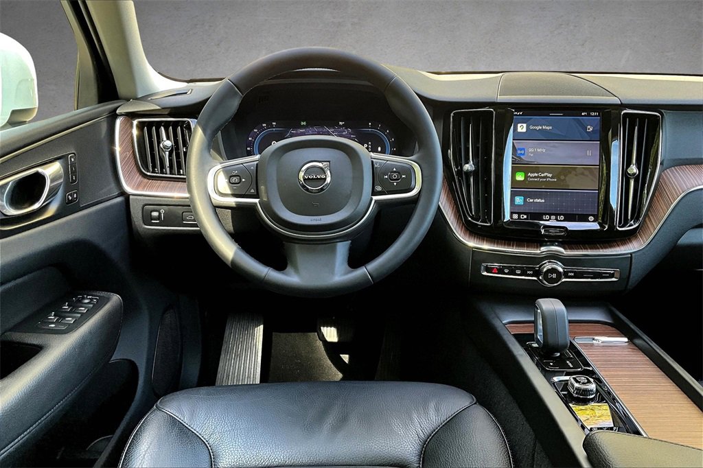 Certified 2022 Volvo XC60 B5 Momentum image 8