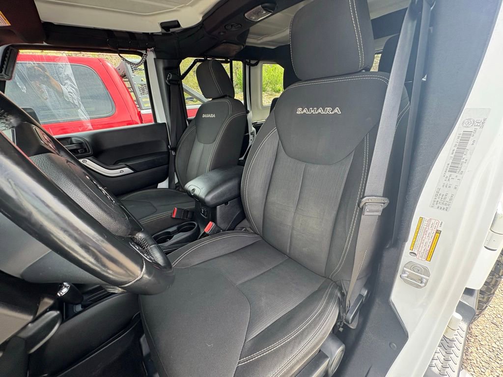 Used 2016 Jeep Wrangler Unlimited Sahara w/ Connectivity Group image 25