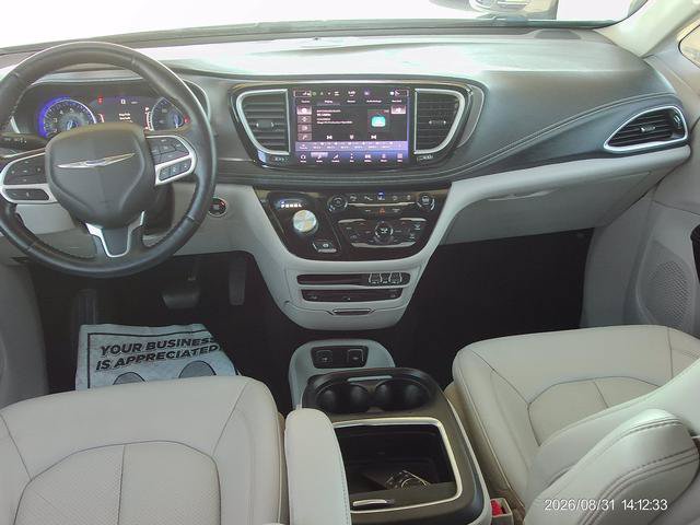 Used 2021 Chrysler Pacifica Touring-L w/ Uconnect Theater Family Group AWD/4WD image 7
